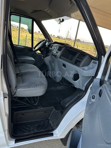 Ford Transit-11