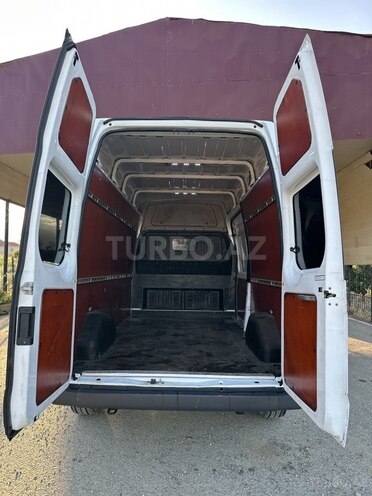 Ford Transit-12