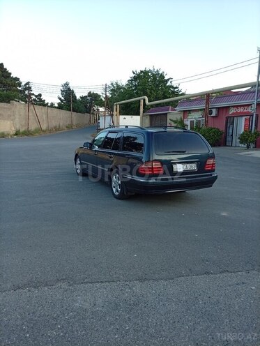 Mercedes E 200-10