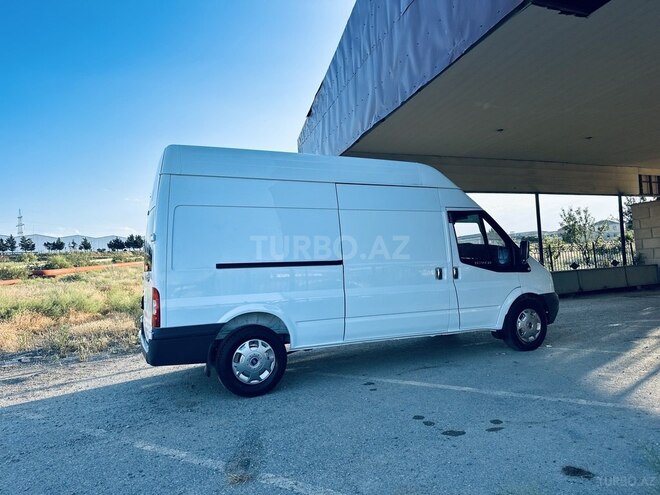 Ford Transit-9
