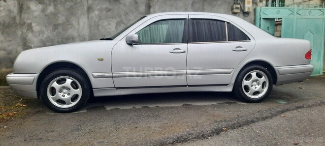 Mercedes E 200-3