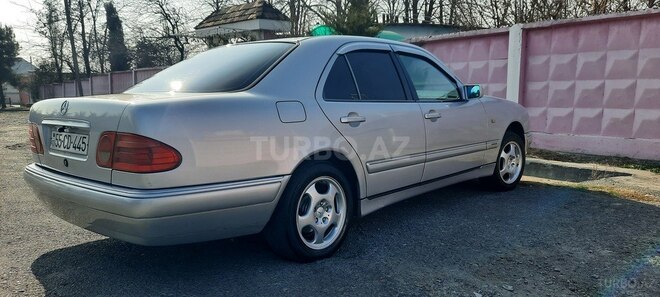 Mercedes E 200-5
