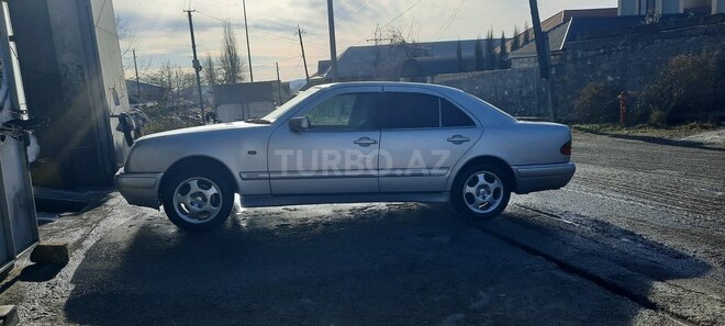 Mercedes E 200-2