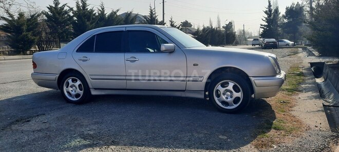 Mercedes E 200-8
