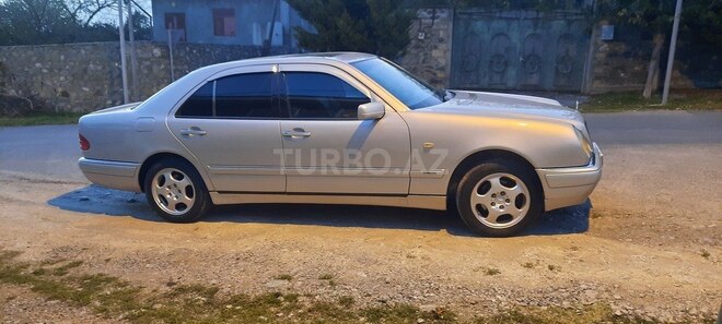 Mercedes E 200-10