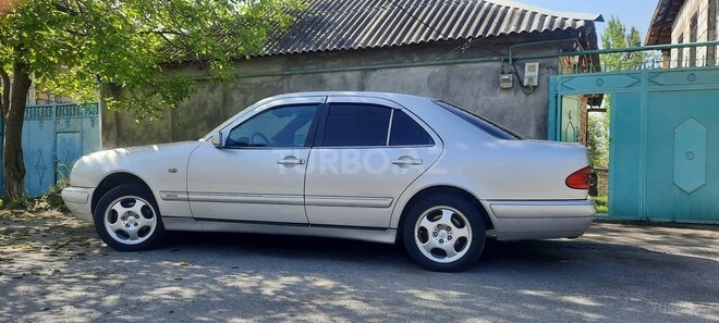 Mercedes E 200-12