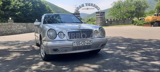 Mercedes E 200-1