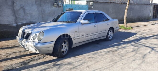 Mercedes E 200-4