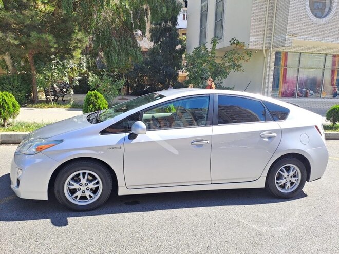 Toyota Prius-2