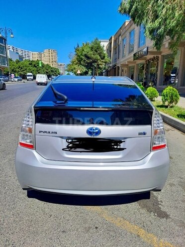 Toyota Prius-5