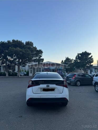 Toyota Prius-7