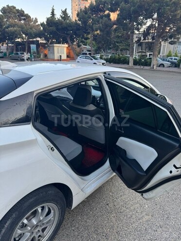 Toyota Prius-11