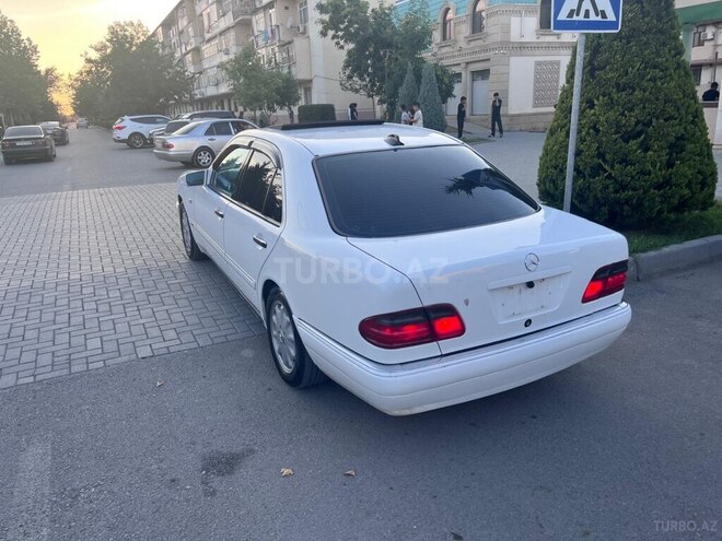 Mercedes E 240-2