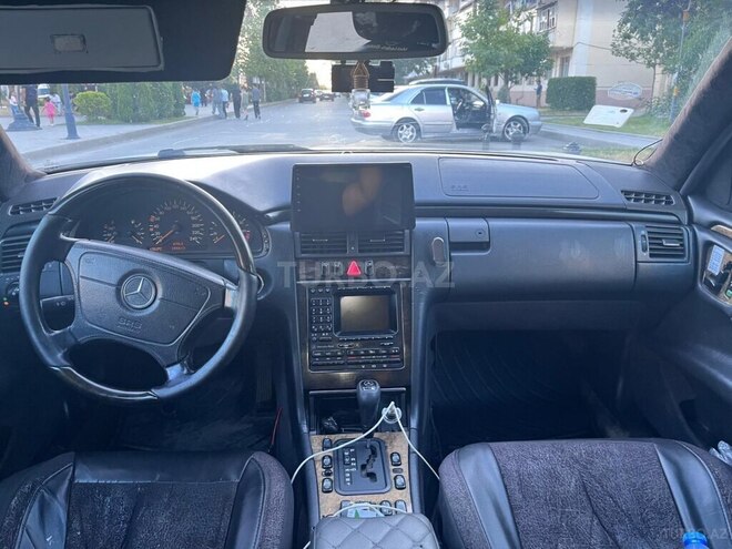 Mercedes E 240-12