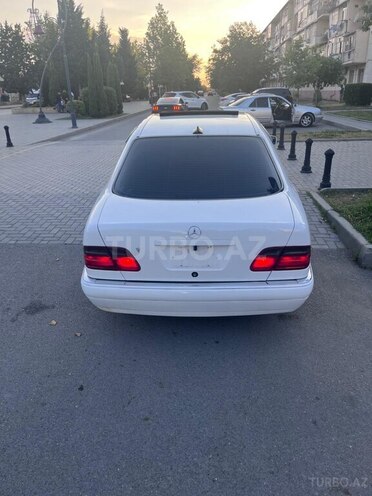 Mercedes E 240-3