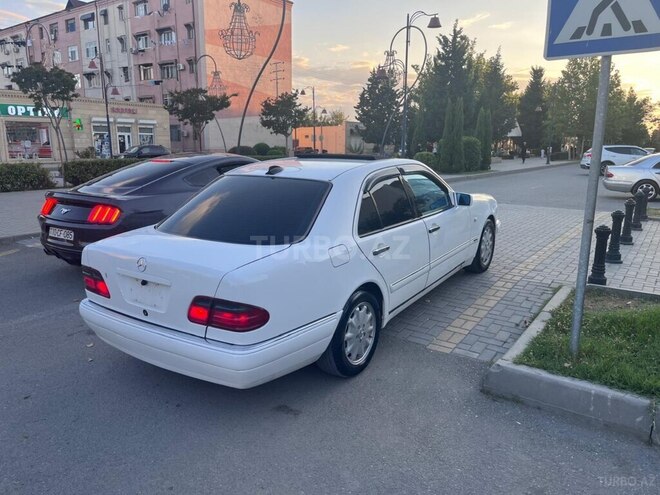 Mercedes E 240-7