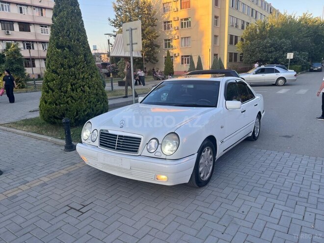 Mercedes E 240-8