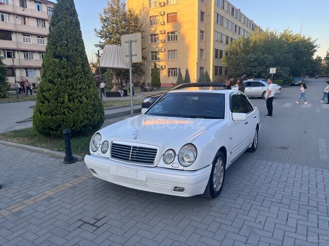 Mercedes E 240-10