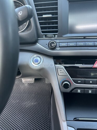 Hyundai Elantra-16