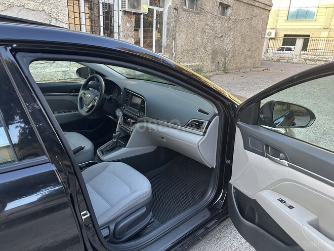 Hyundai Elantra-10