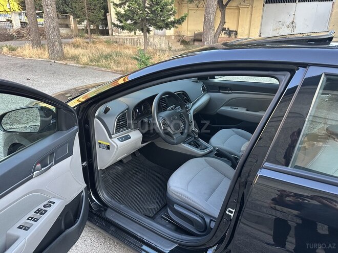 Hyundai Elantra-8