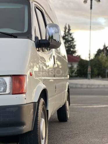 Ford Transit-10