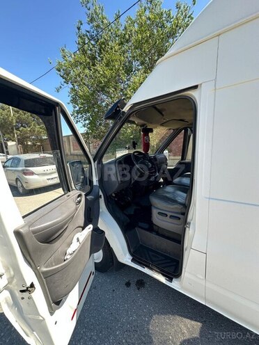 Ford Transit-6