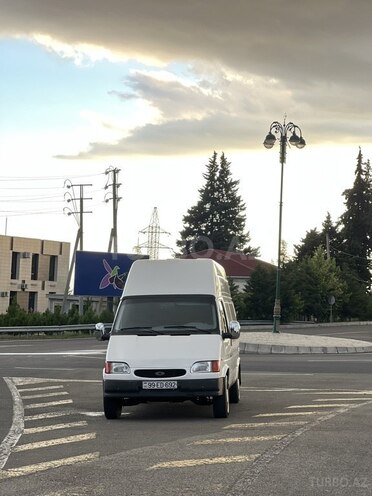 Ford Transit-4