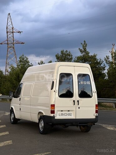 Ford Transit-8