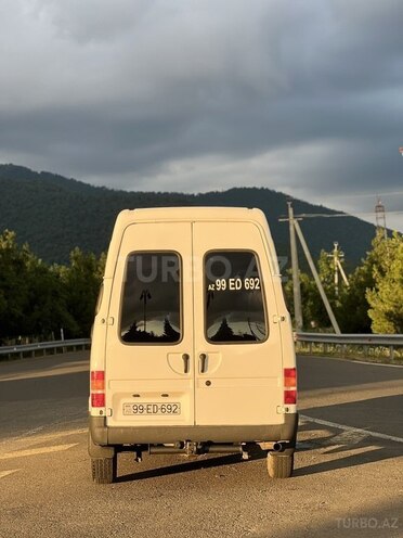 Ford Transit-13