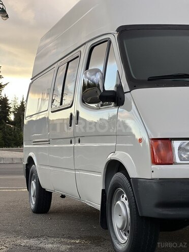 Ford Transit-11