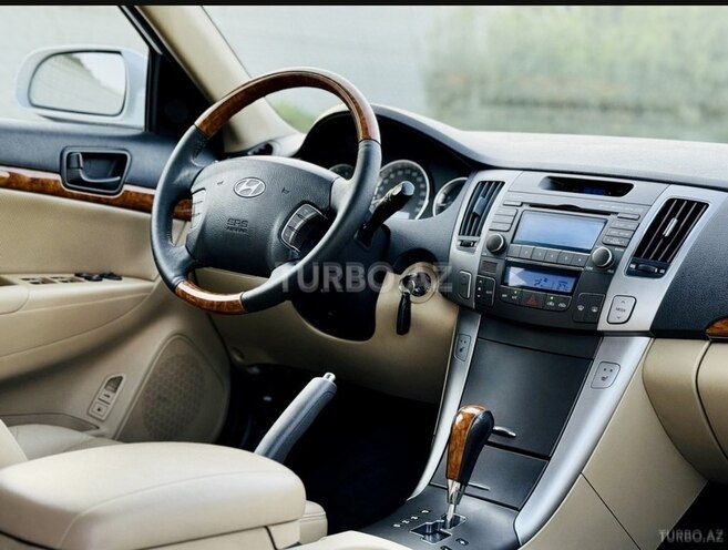 Hyundai Sonata-20