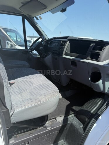 Ford Transit-8
