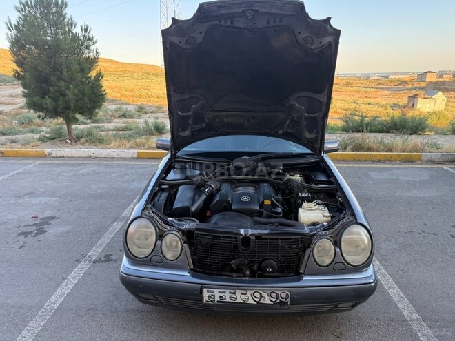 Mercedes E 240-4