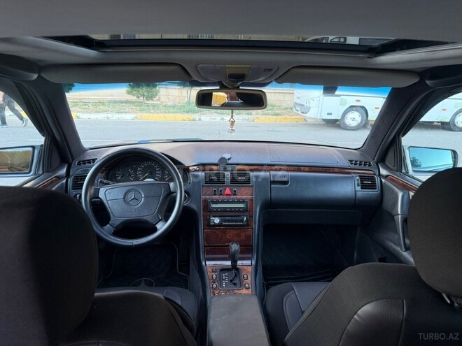 Mercedes E 240-6