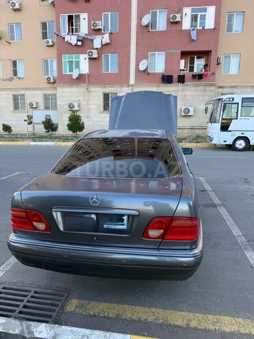 Mercedes E 240-7