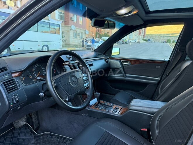 Mercedes E 240-5
