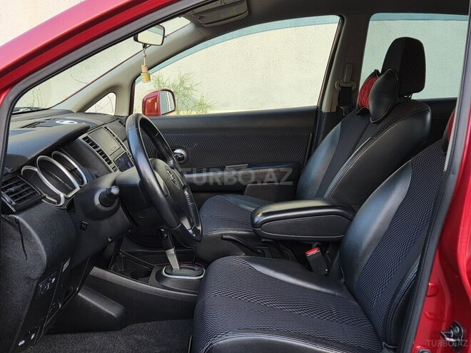Nissan Tiida-10
