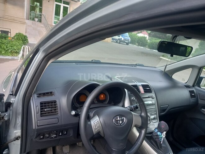 Toyota Auris-2