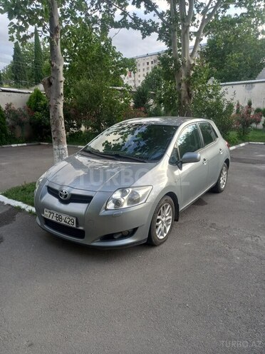 Toyota Auris-1