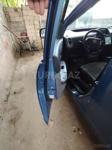 Toyota Prius-5