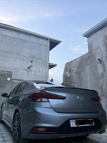 Hyundai Elantra-2