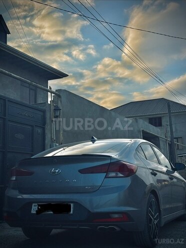 Hyundai Elantra-9