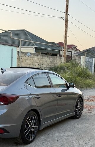 Hyundai Elantra-3