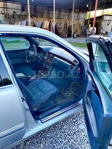 Mercedes E 230-12