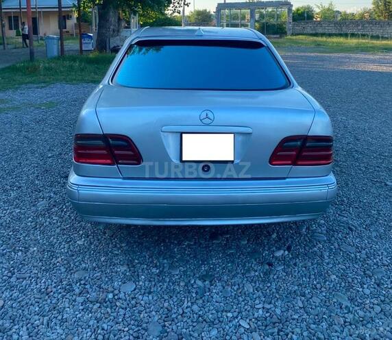 Mercedes E 230-10
