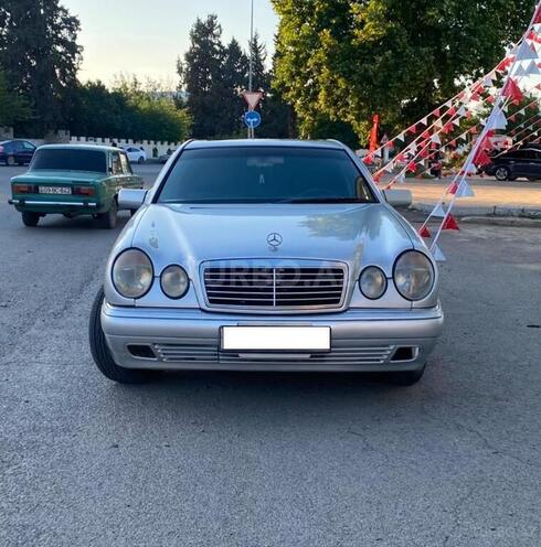 Mercedes E 230-1