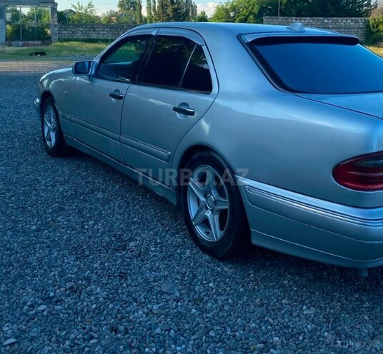 Mercedes E 230-9