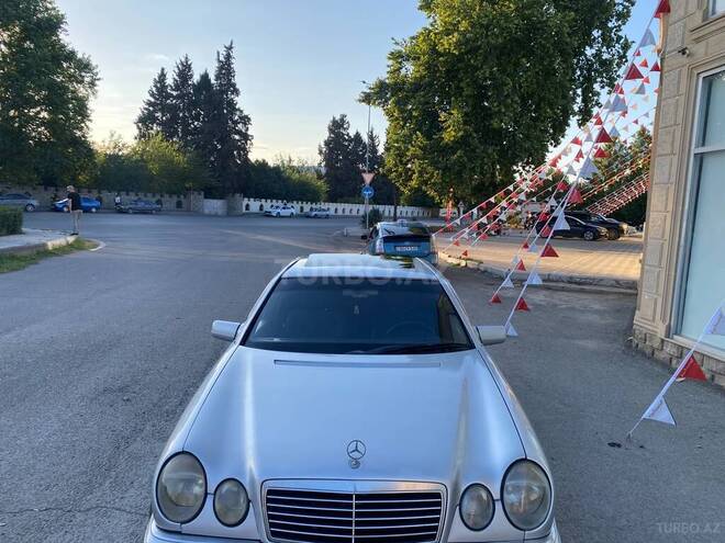 Mercedes E 230-3