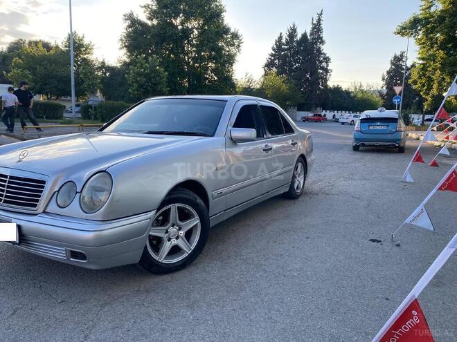 Mercedes E 230-4